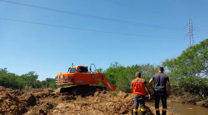 Prefeitura de Sombrio realiza desassoreamento do Rio da Laje