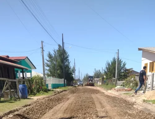 Balneário Gaivota faz melhoria das ruas da Zona Sul