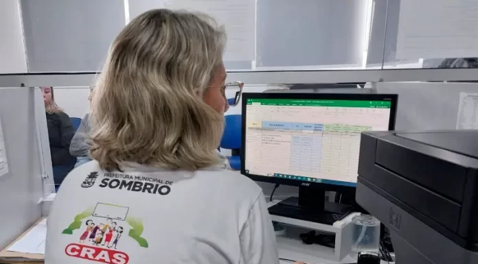 Mais de 300 famílias já fizeram o cadastramento para o recebimento de telhas em Sombrio