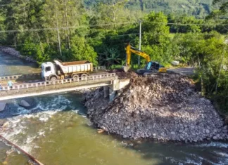 Prefeitura de Praia Grande reconstrói, em dois dias, acessos de comunidades que ficaram isoladas