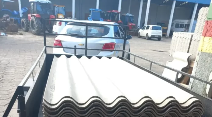 Segunda remessa das telhas começa a ser entregue nas residências em Sombrio