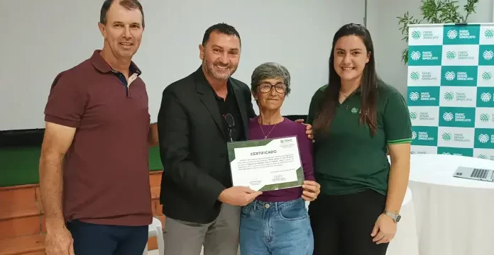 Produtores de gado de corte recebem certificados em curso do ATEG