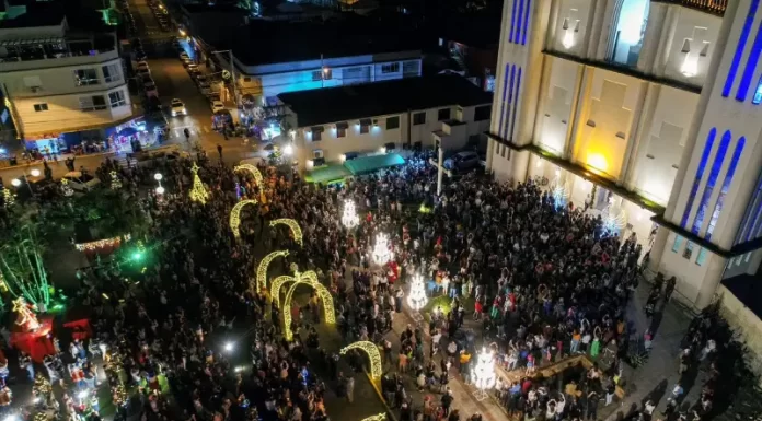 Abertura do Natal dos Canyons reuniu milhares de pessoas