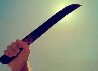 Homem corre com facão atrás do atual de sua ex em Sombrio