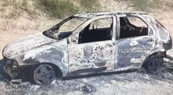 Carro roubado é encontrado incendiado em Balneário Gaivota