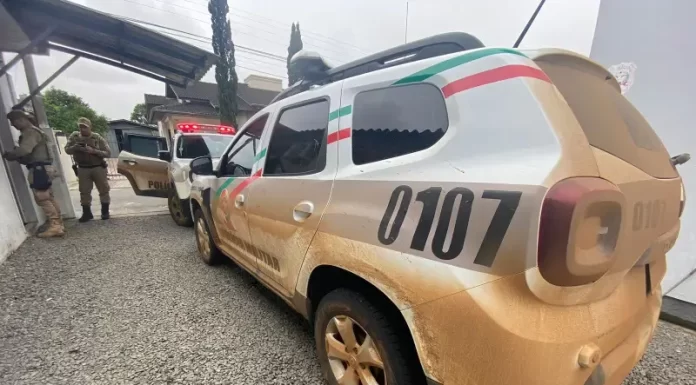 Apenado de Santa Rosa do Sul, mesmo monitorado por tornozeleira, é capturado pela PM por tráfico de drogas