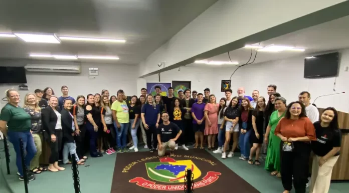 Cerimônia de premiação celebra talentosos alunos do concurso de redação na faculdade Unopar Sombrio