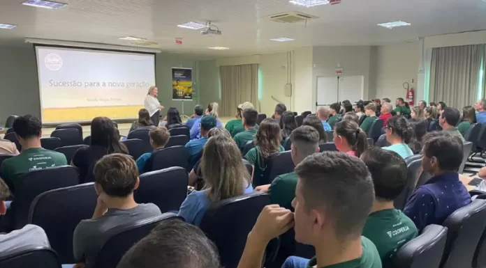 Sucessão para nova geração foi tema de palestra em encontro para filhos e associados da Cooperja