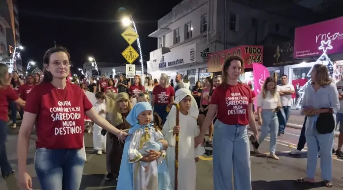 Natal Encantado leva multidão às ruas de Sombrio