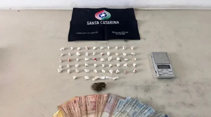 PM apreende 52 pedras de crack no Bairro Mato Alto, em Araranguá