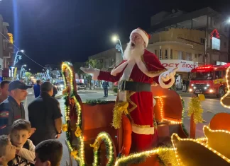 Chegada do Papai Noel encanta Sombrio em noite Inesquecível