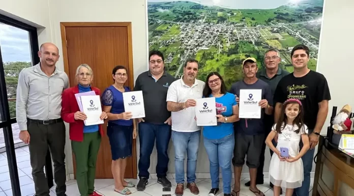 Mais proprietários recebem matrícula de seus imóveis, em Santa Rosa do Sul