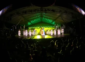 Grupo de Jacinto Machado presente em espetáculo de Natal da Unesc