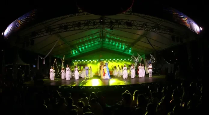 Grupo de Jacinto Machado presente em espetáculo de Natal da Unesc