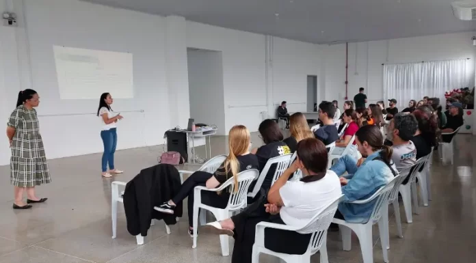 Servidores municipais sombrienses são treinados para combater a violência infantil