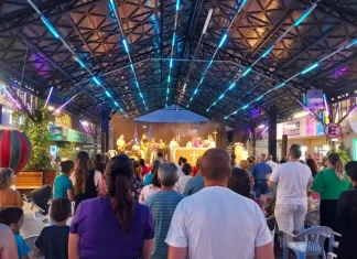 Noites diversificadas na programação de natal da Rua Coberta de Sombrio