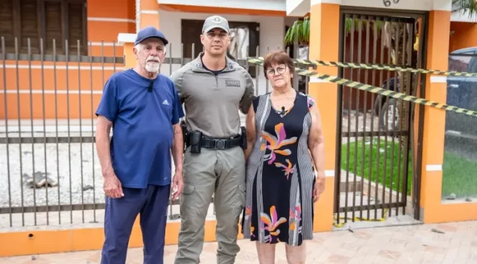 Casal salvo por Policial Militar de folga após desabamento reencontra o herói em Passo de Torres