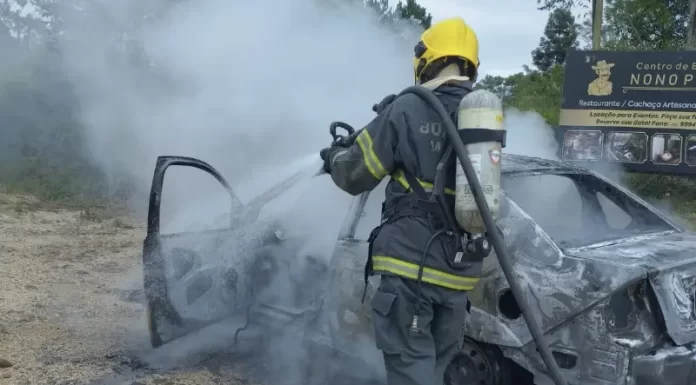 Bombeiros atendem incêndio veicular em Timbé do Sul