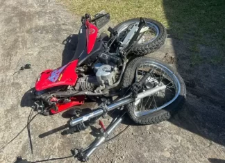 Motociclista fica gravemente ferido em colisão frontal contra automóvel na SC 447
