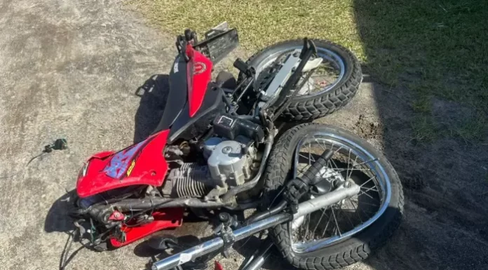Motociclista fica gravemente ferido em colisão frontal contra automóvel na SC 447