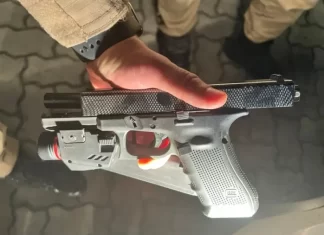 PM apreende pistola 9mm com seletor de rajadas dispensada no Balneário Morro dos Conventos