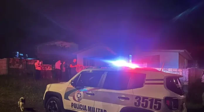 Mulher é encontrada morta no chão da cozinha da própria casa