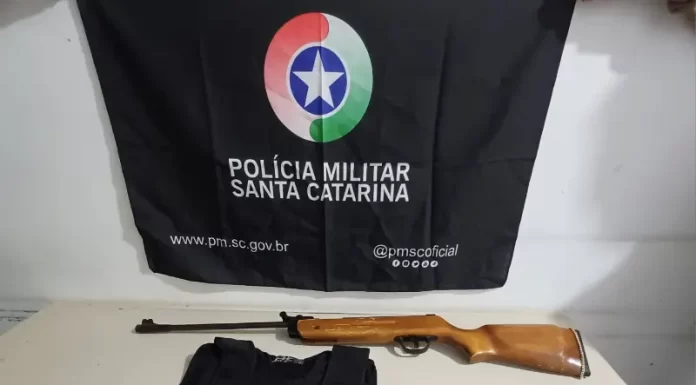 PM apreende arma de fogo durante averiguação em Balneário Gaivota