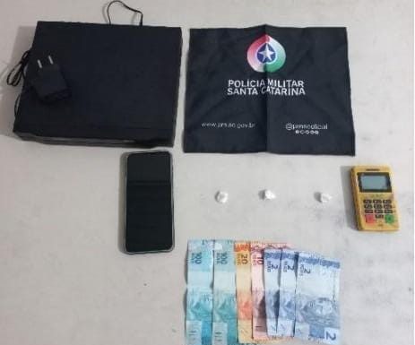 Operação policial desmantela ponto de tráfico em Araranguá