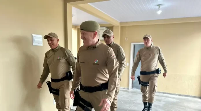 Comandante-geral da Polícia Militar de SC visita unidade militar em Balneário Arroio do Silva