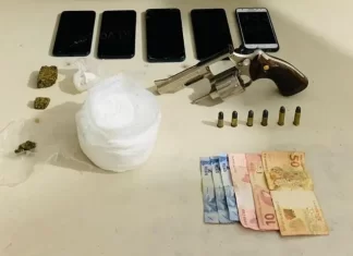 Operação policial resulta na prisão por tráfico de drogas e posse ilegal de arma em Araranguá