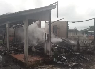 Incêndio em residência mobiliza Corpo de Bombeiros de Sombrio em Balneário Gaivota