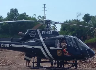 Helicóptero da Polícia Civil em treinamento de busca e resgate chama atenção em Praia Grande