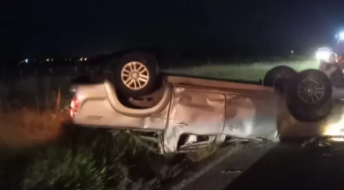 Acidente provoca capotamento na BR-101 em Passo de Torres