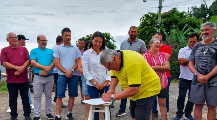 Sombrio assina ordem de serviço para obra no bairro Nova Guarita