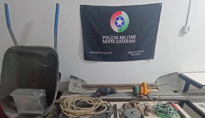 PM prende ladrão e recupera ferramenta de obra em Araranguá