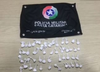 PM prende mulher com mais de 60 petecas de cocaína em Praia Grande