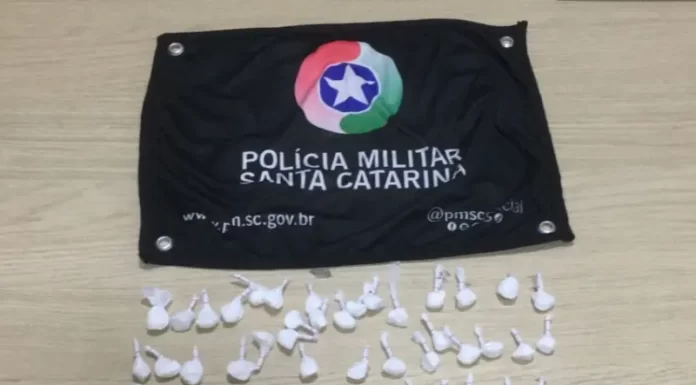 PM prende mulher com mais de 60 petecas de cocaína em Praia Grande