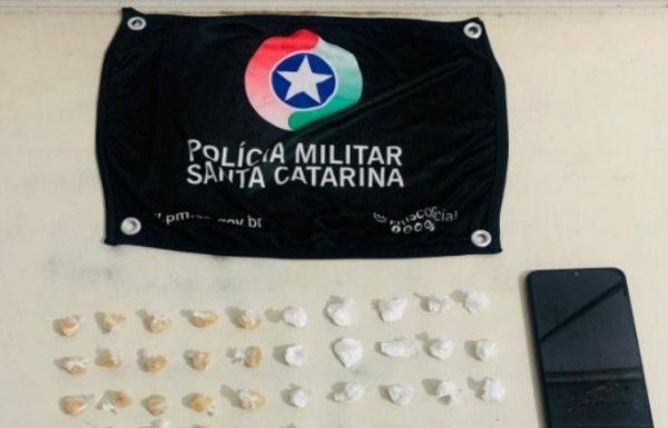 Homem é preso após descartar crack e cocaína em rodovia