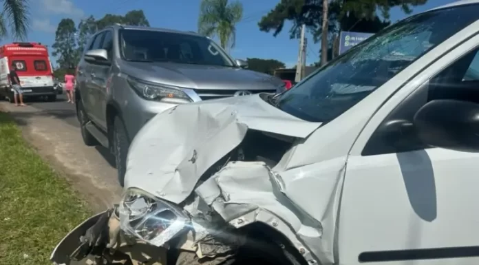 Colisão entre veículos é registrada na SC 447 em Araranguá