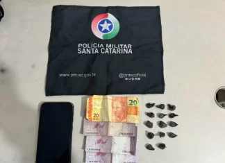 PM apreende drogas em Passo de Torres