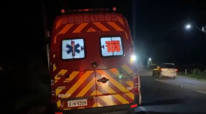 Colisão entre moto e camionete e registrado na Rodovia José Tiscoski em Balneário Gaivota