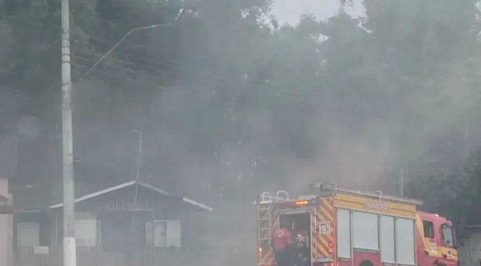 Confusão na vizinhança: Fogo em cobre é confundido com incêndio residencial em Sombrio