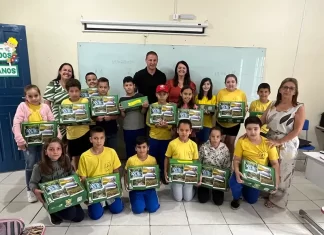 Volta às aulas em Jacinto Machado com direito a kit escolar e uniformes