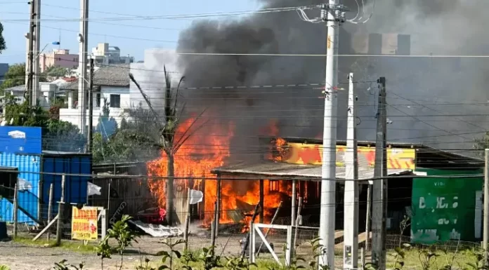 Incêndio causa prejuízo em Balneário Gaivota