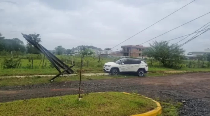 Mulher rouba veículo no centro de Araranguá