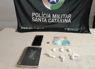 Polícia Militar de Balneário Gaivota apreende cocaína em abordagem de veículo suspeito