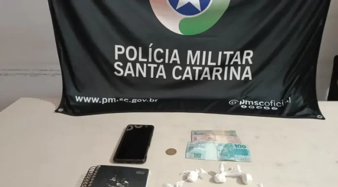 Polícia Militar de Balneário Gaivota apreende cocaína em abordagem de veículo suspeito