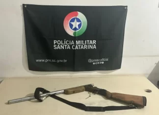 PM apreende jovem e arma de fogo em Araranguá