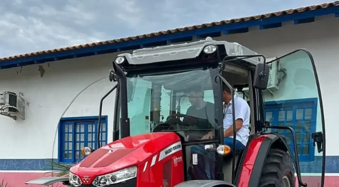 Balneário Gaivota conquista trator