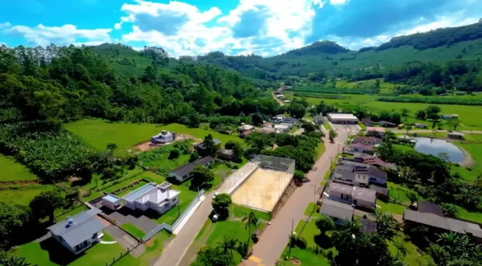 Santa Rosa do Sul inaugura quadra de areia e nova estrutura esportiva